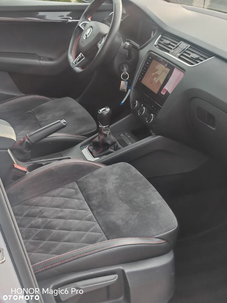 Skoda Octavia 2.0 TSI RS - 32