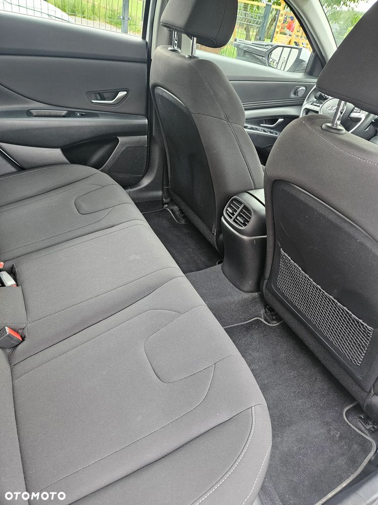 Hyundai Elantra 1.6 Executive CVT - 21