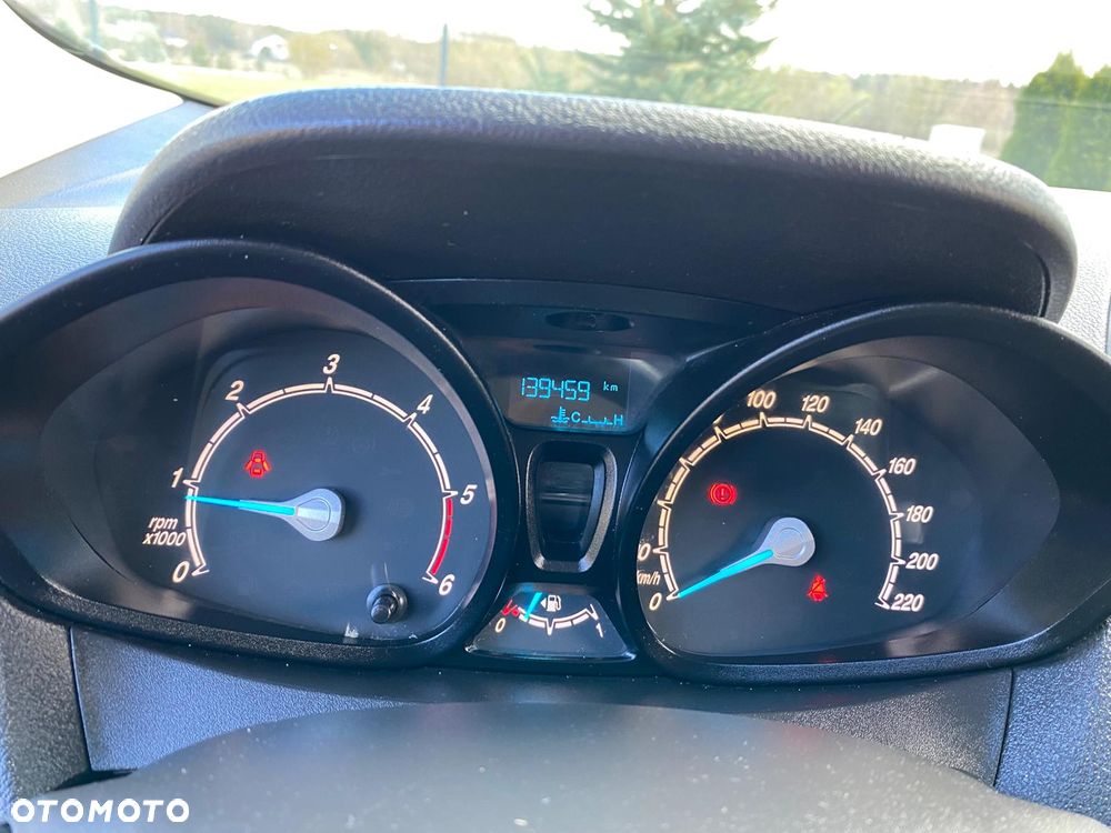 Ford TRANSIT COURIER - 24