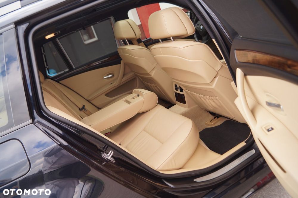 BMW Seria 5 525d Edition Sport - 33