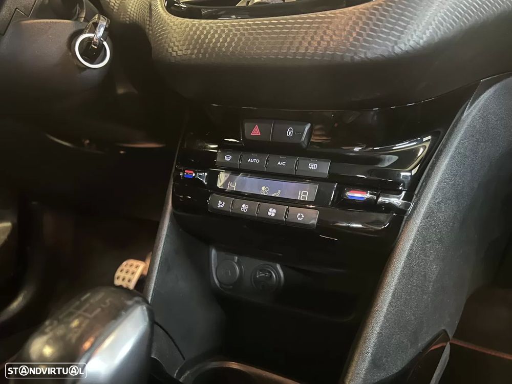 Peugeot 2008 1.2 PureTech GT Line - 22