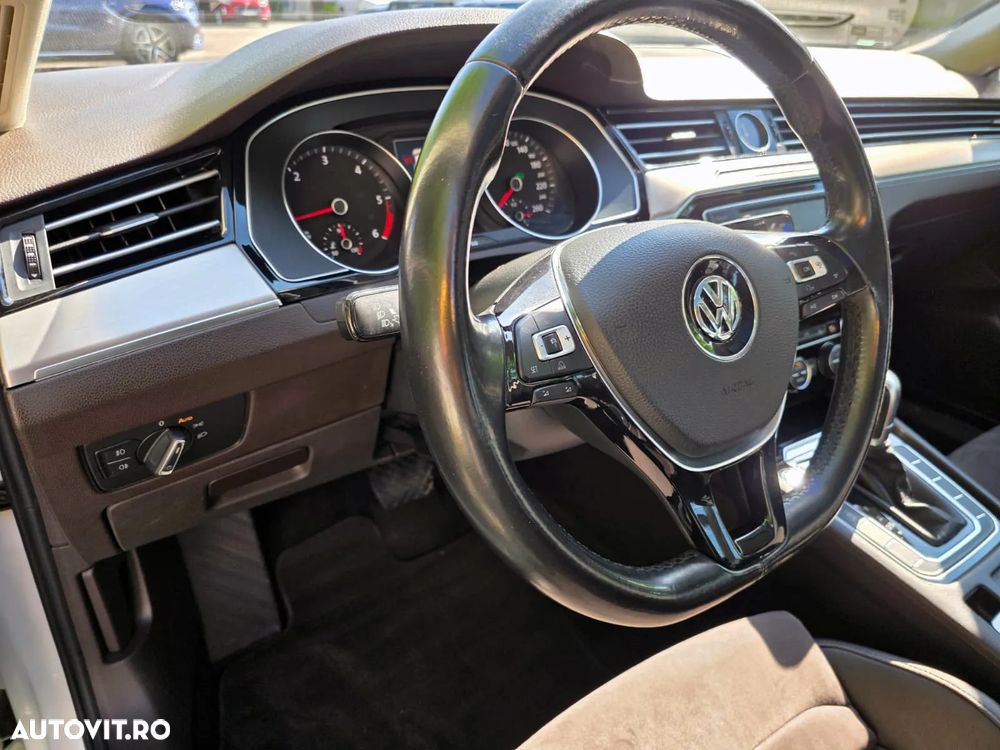 Volkswagen Passat 2.0 TDI DSG Highline - 10