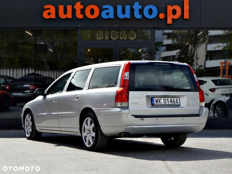 Volvo V70 D5 AWD DPF Momentum - 4