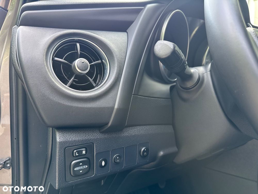 Toyota Auris Hybrid 135 Premium - 16