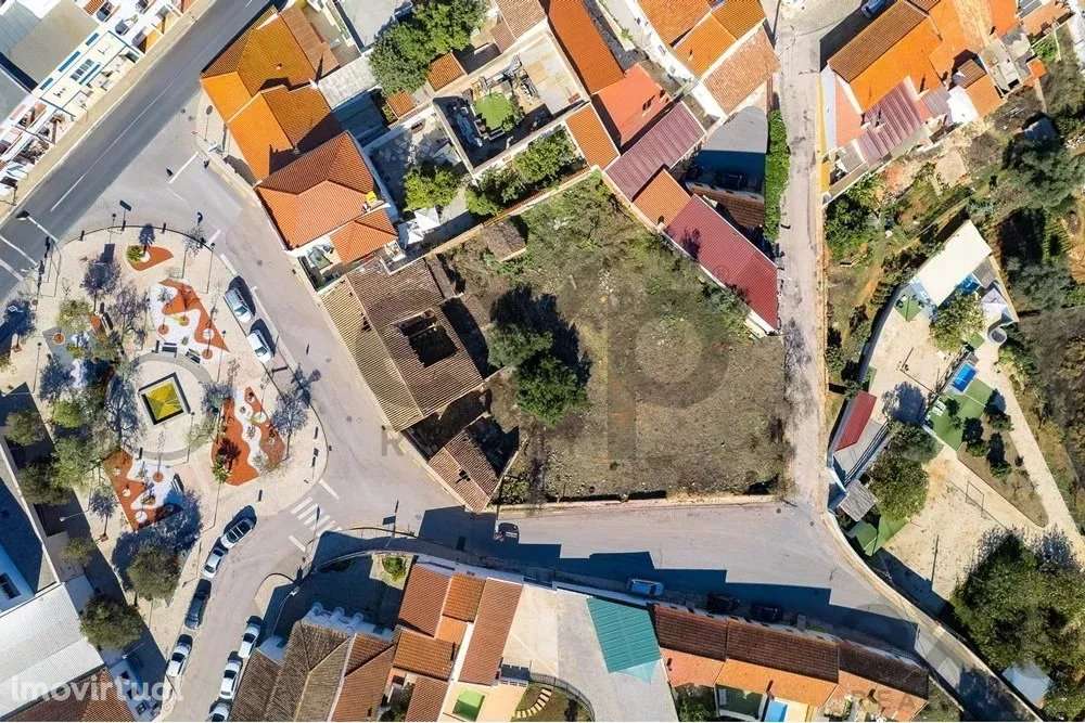 Terreno para construção no centro de Odiáxere para construção de apart - Grande imagem: 2/28