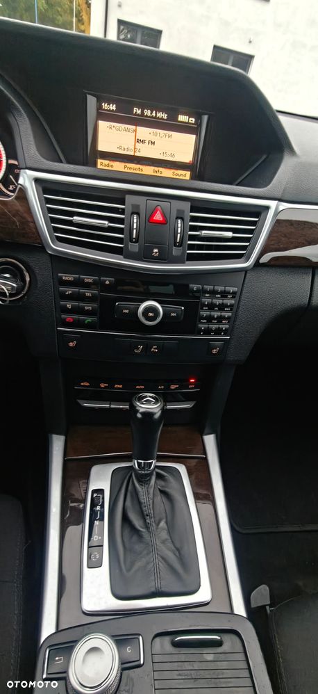 Mercedes-Benz Klasa E 220 CDI BlueEff - 19