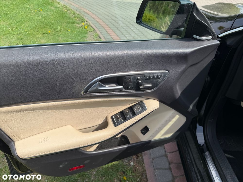 Mercedes-Benz CLA 250 7G-DCT AMG Line - 13