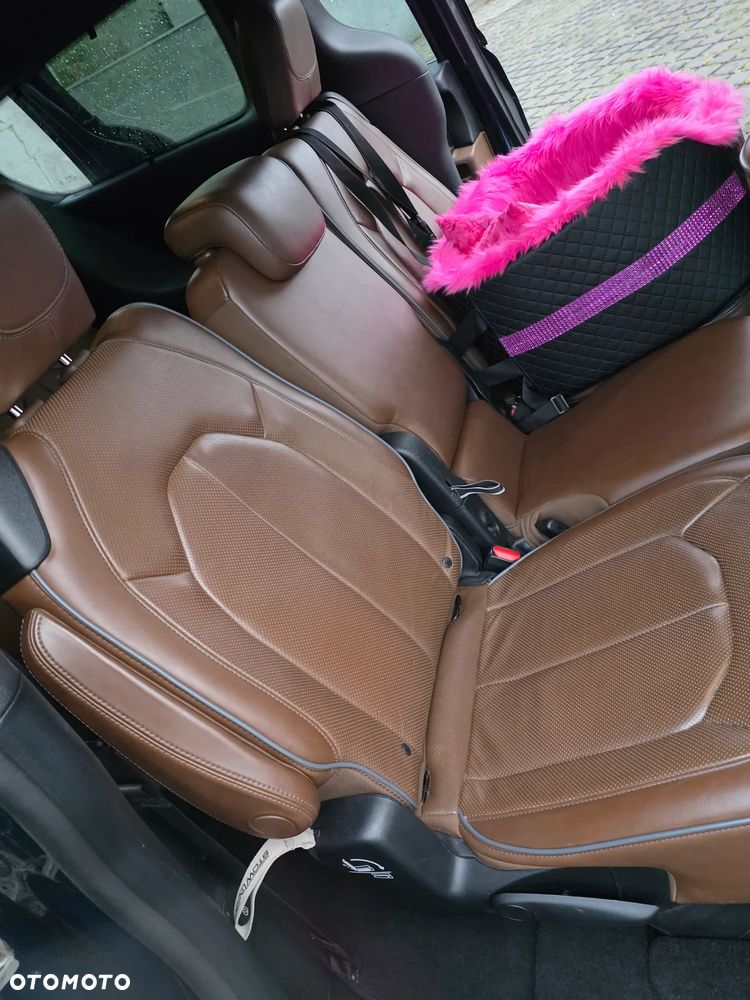 Chrysler Pacifica - 10