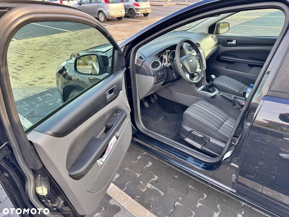 Ford Focus 1.6 16V Ambiente - 4