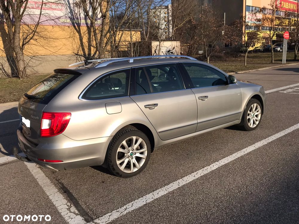 Skoda Superb 2.0 TDI 4x4 Elegance - 4