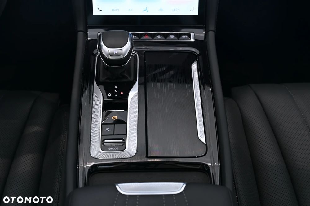 Hongqi H5 - 17