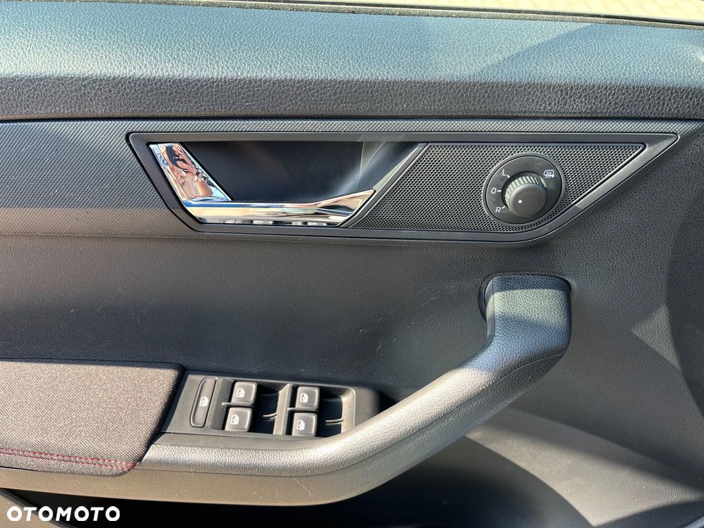 Skoda Fabia 1.0 TSI Monte Carlo - 36