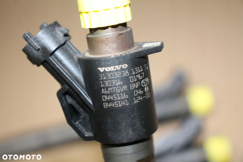 volvo v70 s80 xc70 v60 s60 xc60 2.0 d3 wtryskiwacze wtryski 31303238 - 5