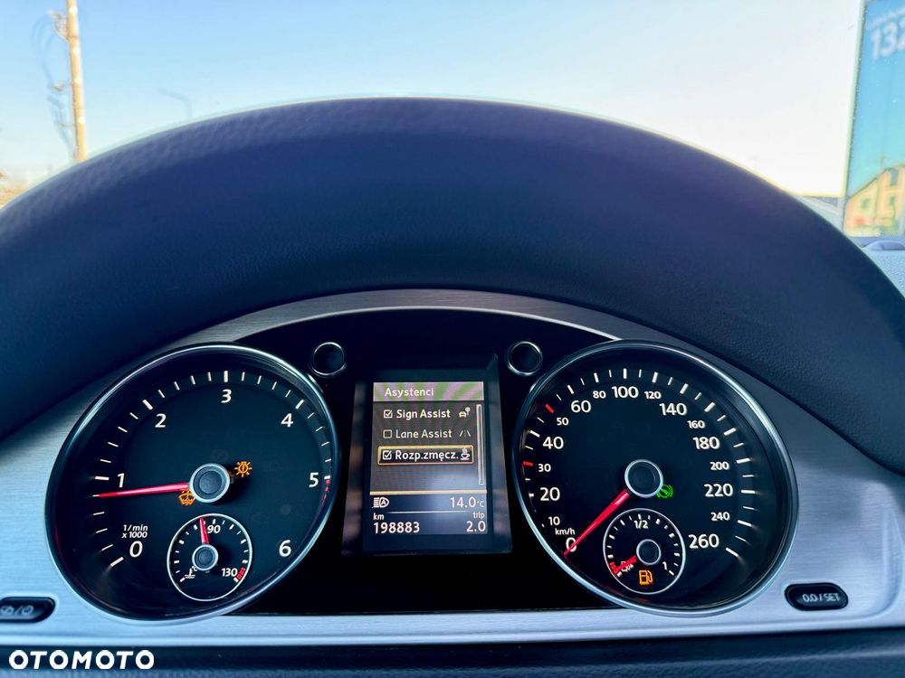 Volkswagen Passat 2.0 TDI DSG BlueMotion Technology R-Line - 29