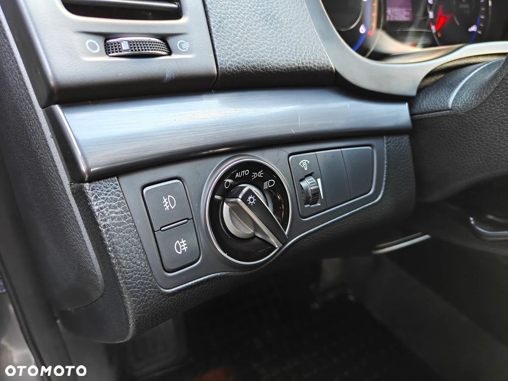 Hyundai i40 i40cw 1.7 CRDi Fifa World Cup Edition - 32