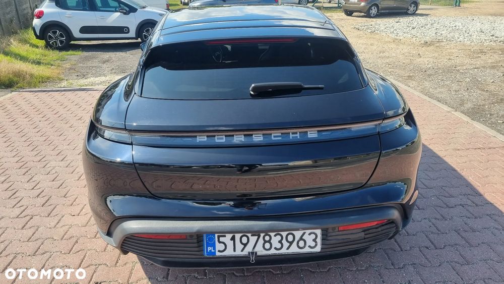 Porsche Taycan Performance Plus - 15