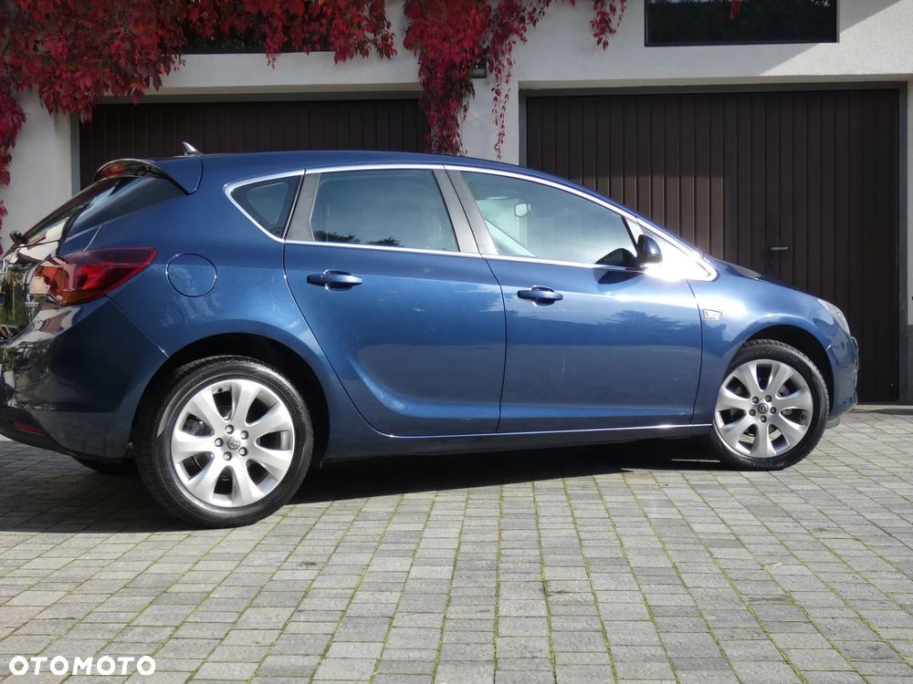 Opel Astra 1.4 T Cosmo S&S - 11