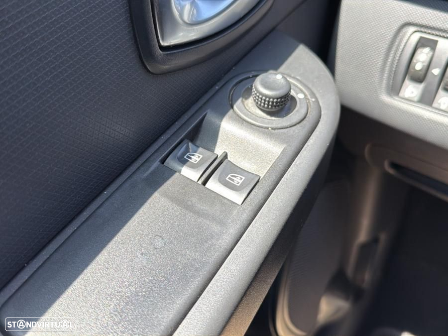 Renault Clio - 19