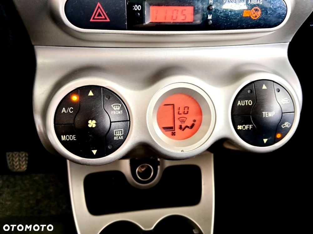 Toyota Urban Cruiser - 11