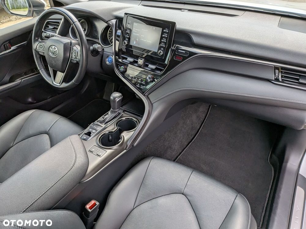 Toyota Camry 2.5 Hybrid Comfort CVT - 24