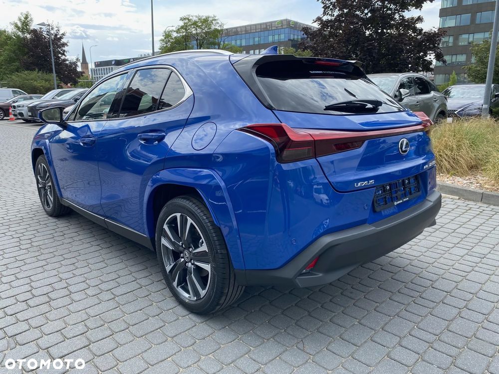 Lexus UX - 4