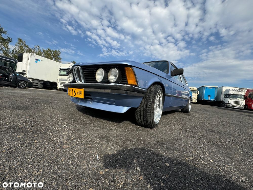 BMW Seria 3 323i - 13