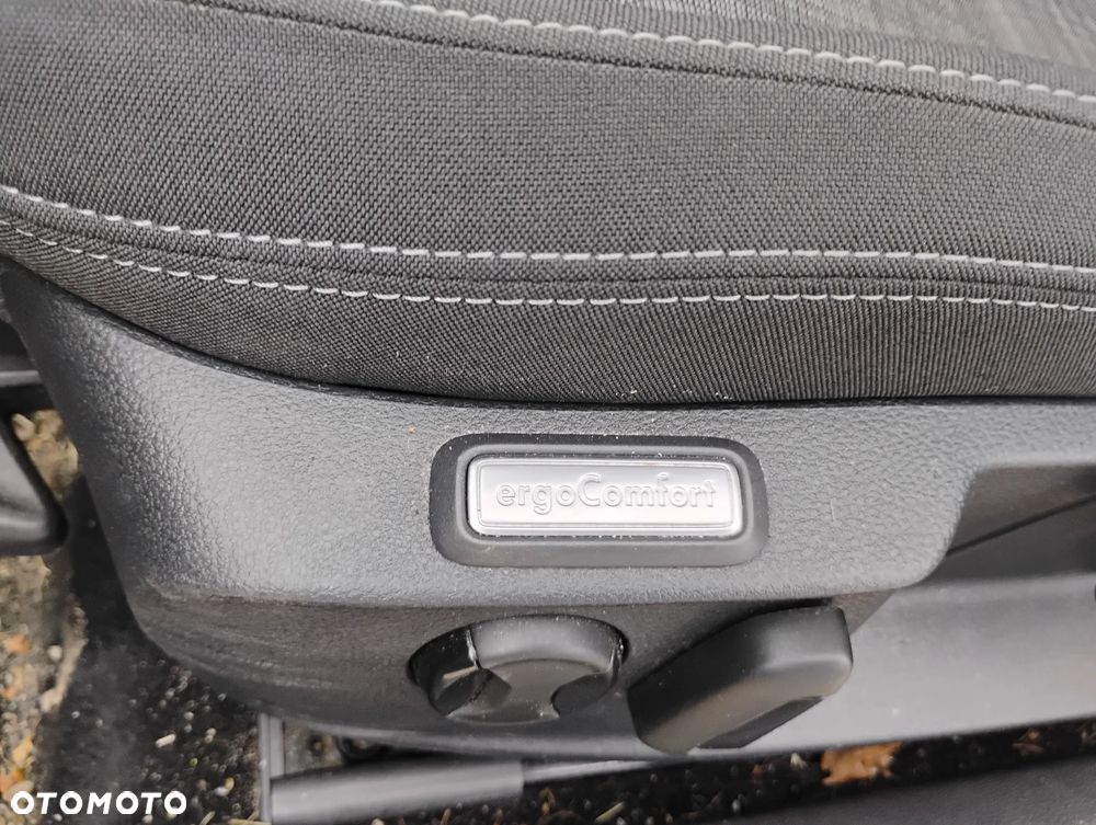 Volkswagen Passat - 12