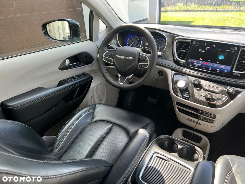 Chrysler Pacifica - 16