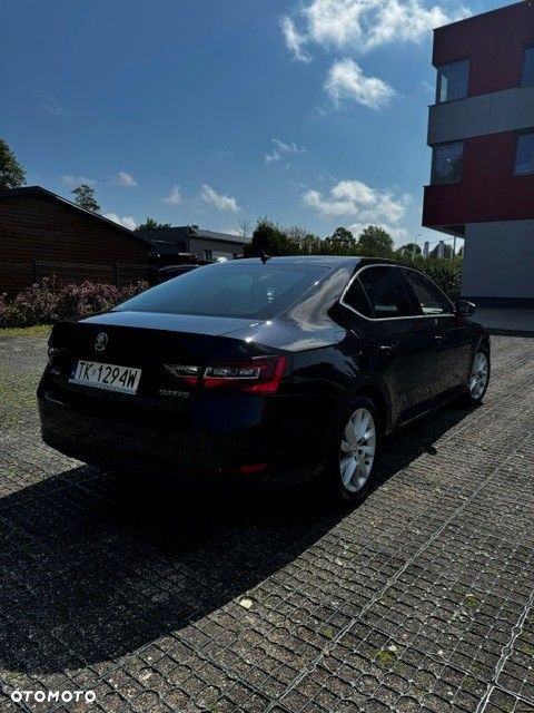 Skoda Superb 2.0 TDI SCR 4x4 Ambition DSG - 4