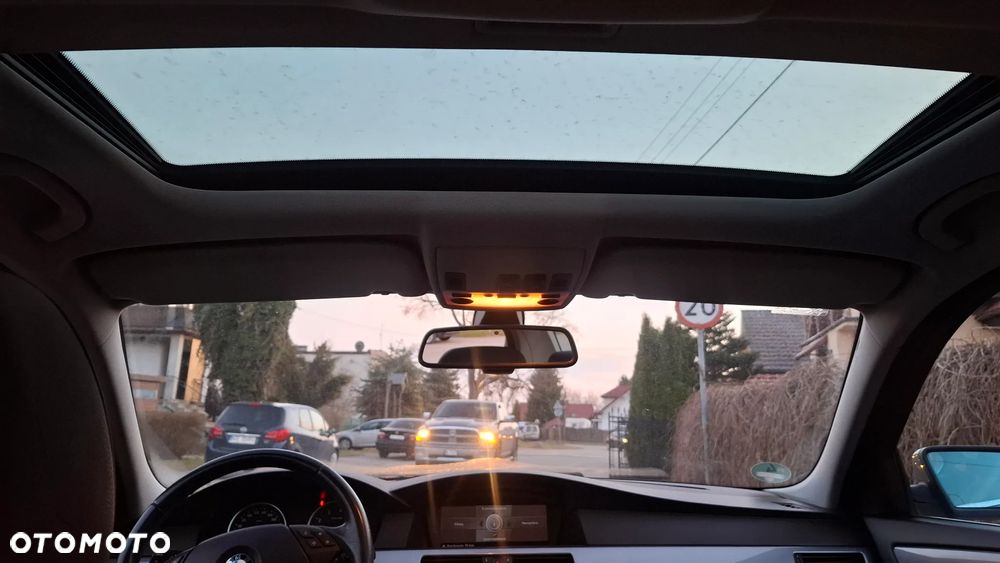 BMW Seria 5 525i - 12