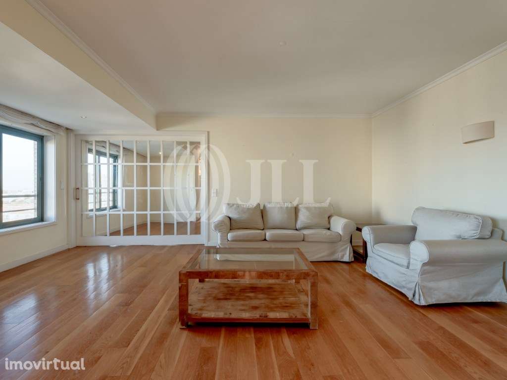 Apartamento T4+1 com garagem no Pinheiro Manso - Grande imagem: 2/30