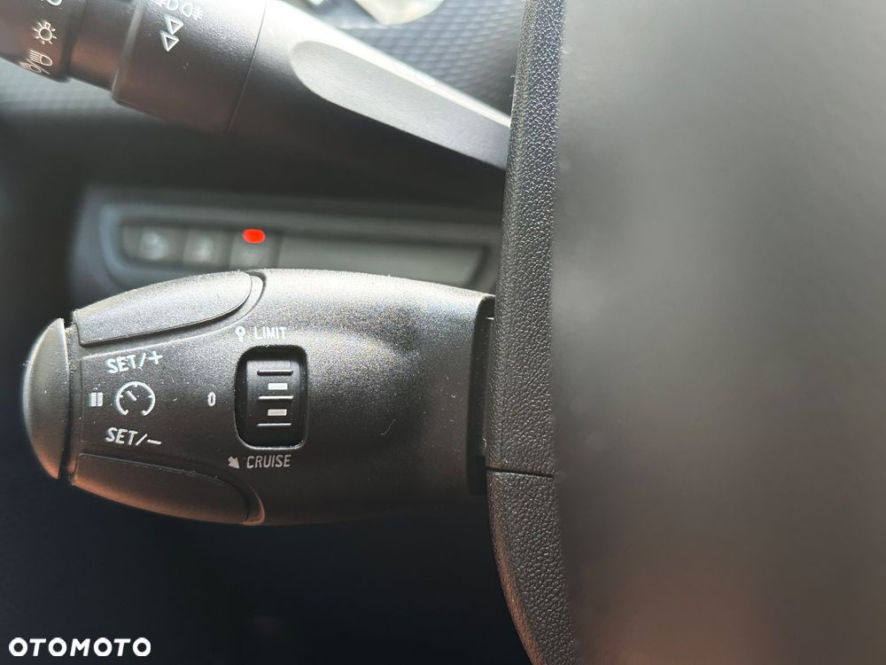 Peugeot 2008 1.2 Pure Tech Allure S&S EAT6 - 26