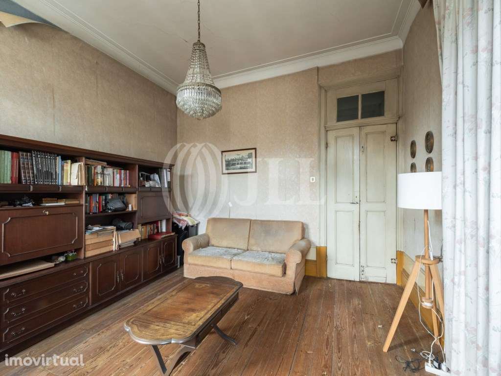 Prédio para reabilitação total, em Campanhã, Porto - Grande imagem: 4/35