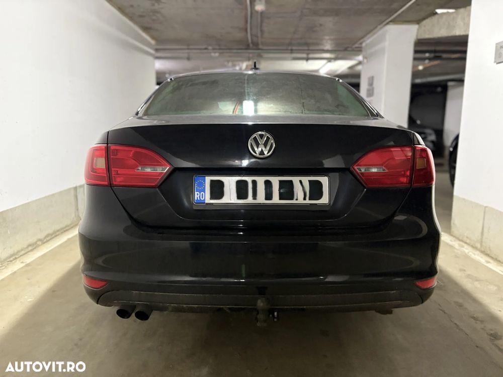 Volkswagen Jetta - 2