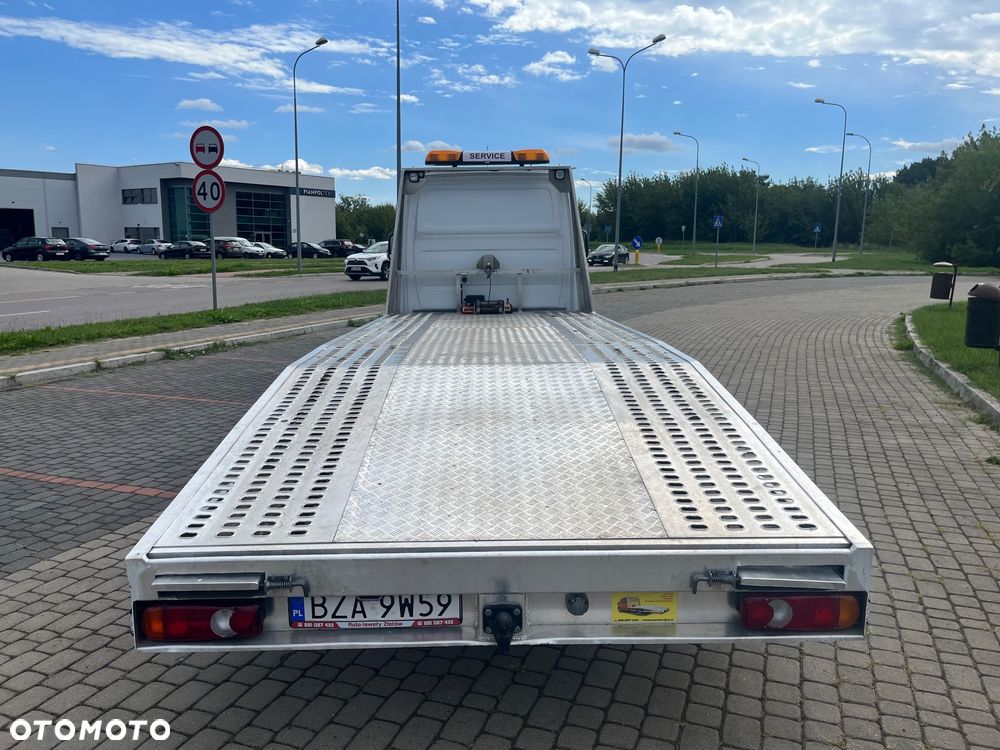 Mercedes-Benz Sprinter - 11