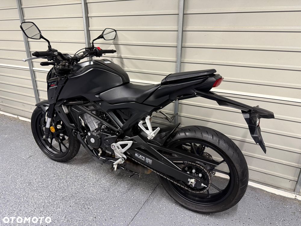 Honda CB - 12