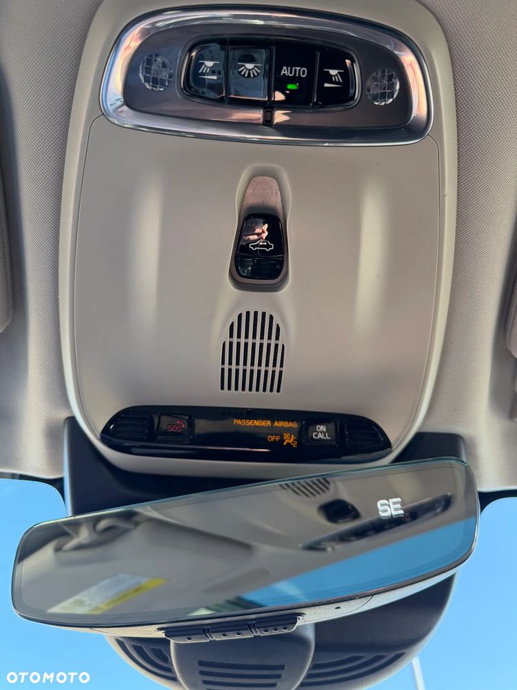 Volvo V90 Cross Country - 24