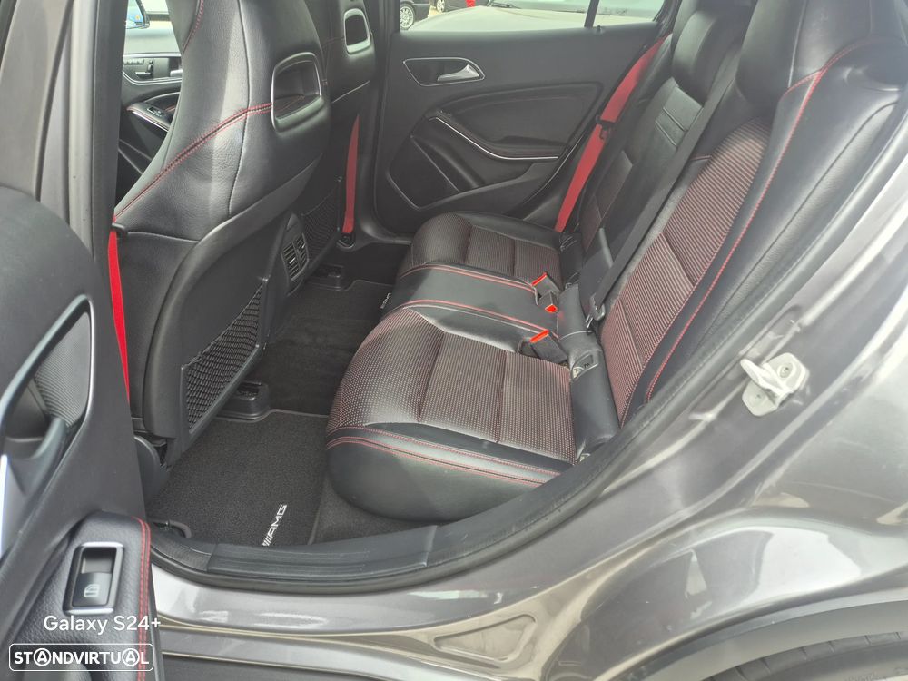Mercedes-Benz GLA 45 AMG 4Matic Speedshift 7G-DCT Night Edition - 14