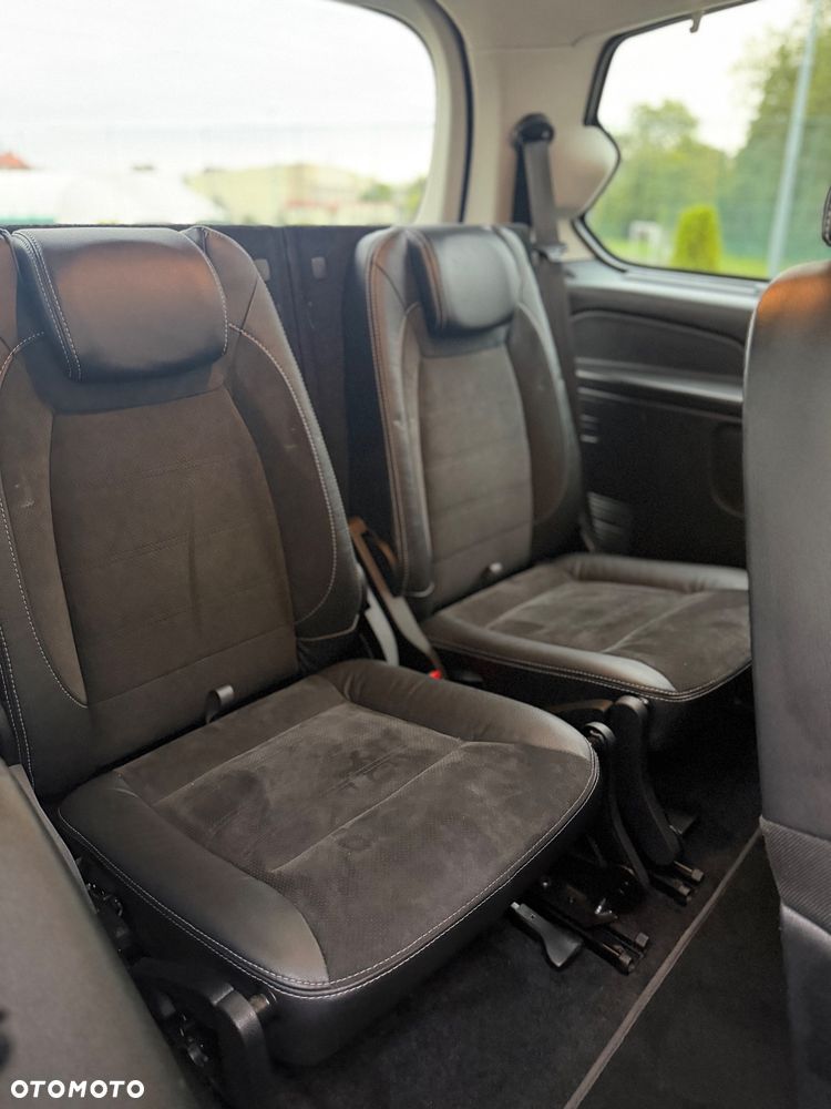 Ford Galaxy 2.2 TDCi DPF Titanium - 32