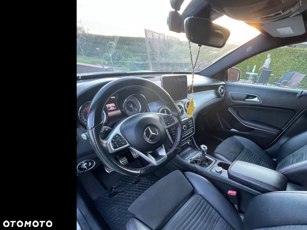 Mercedes-Benz GLA 200 AMG Line - 11
