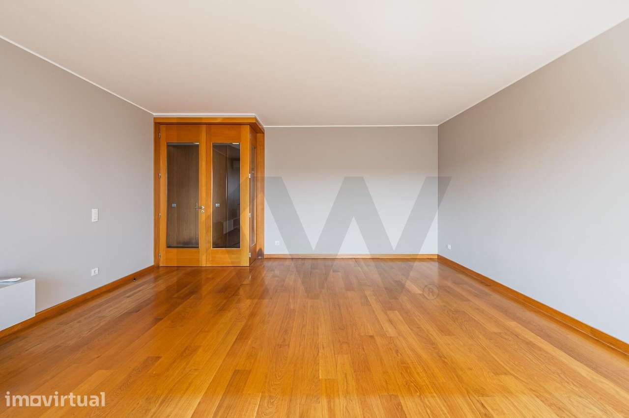 Apartamento T2 para arrendamento, com varanda e garagem e vistas desaf - Grande imagem: 4/29