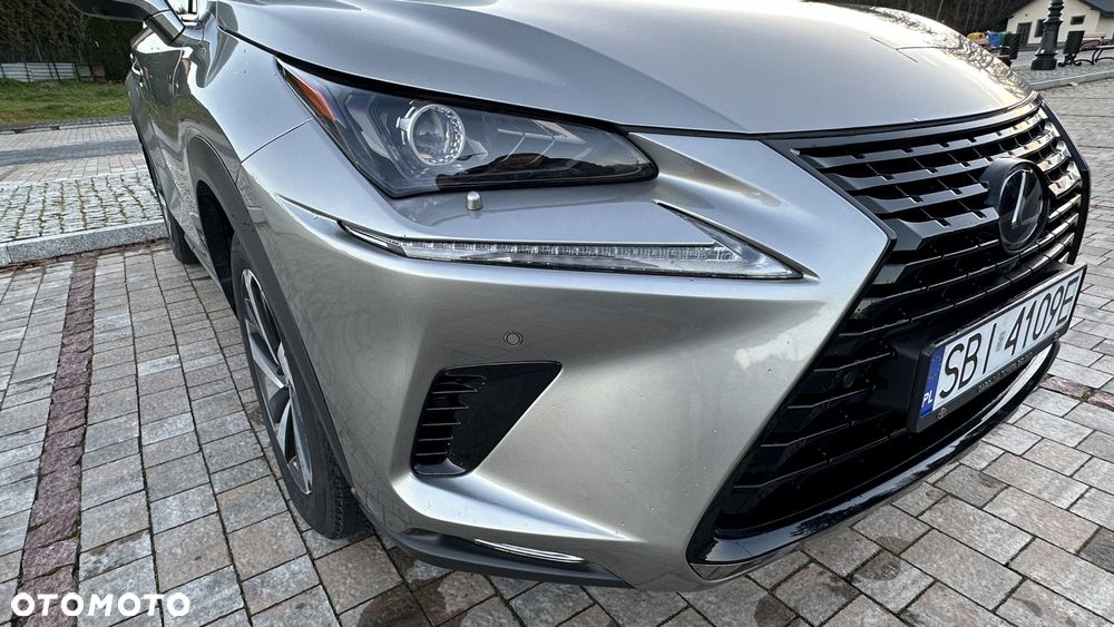 Lexus NX 300h Elite AWD - 37