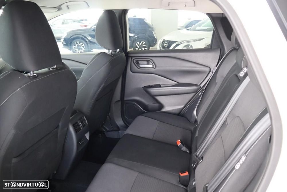 Nissan Qashqai 1.3 DIG-T N-Connecta Xtronic - 17