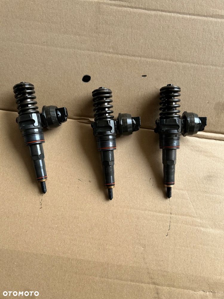 Pompowtrysk Zestaw 3 pompowtryskiwaczy VW 038130073A CA - 1