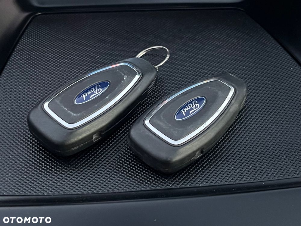 Ford Kuga 1.6 EcoBoost 2x4 Titanium - 27