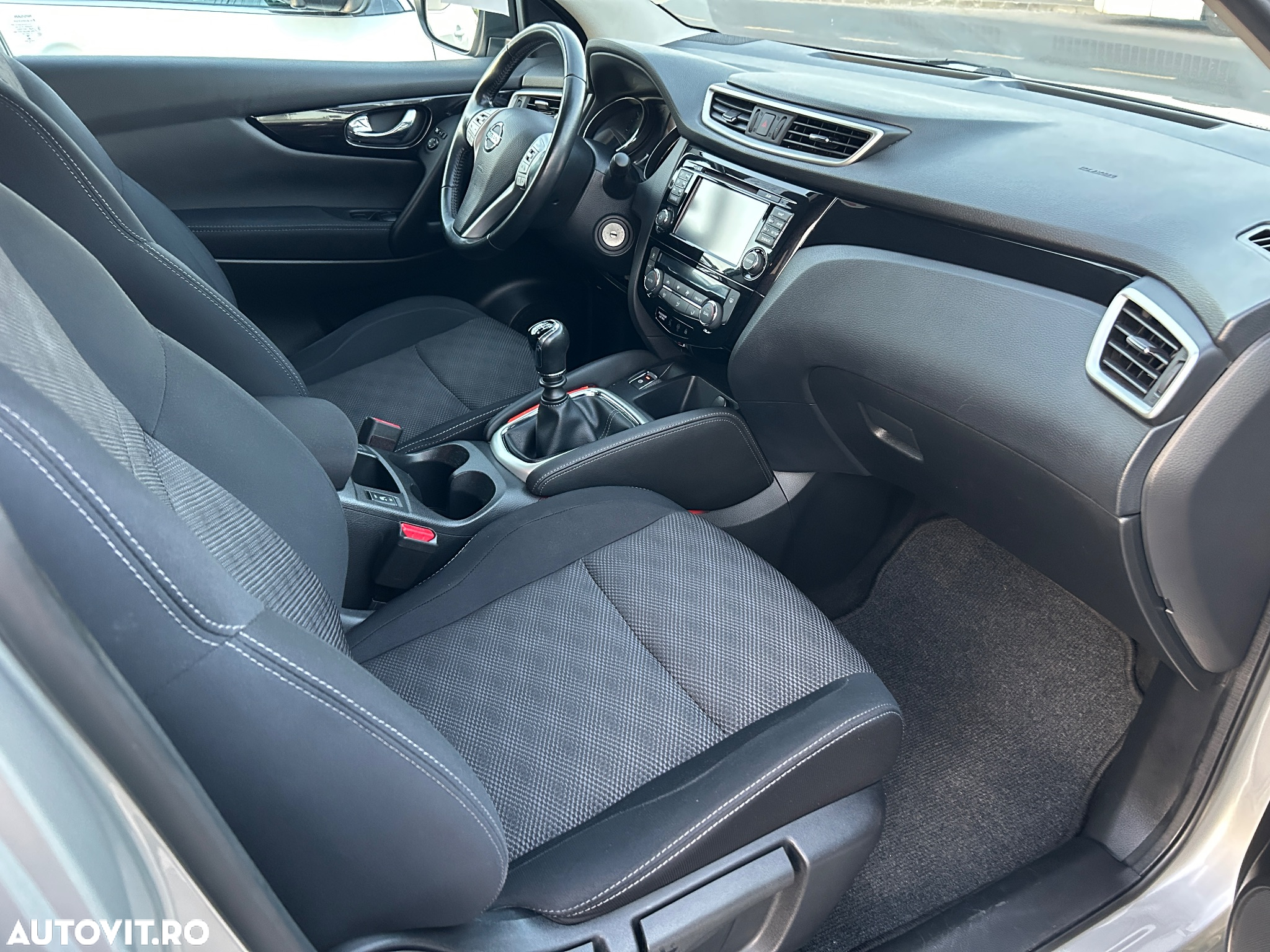 Nissan Qashqai 1.5 DCI Start/Stop N-Connecta - 24