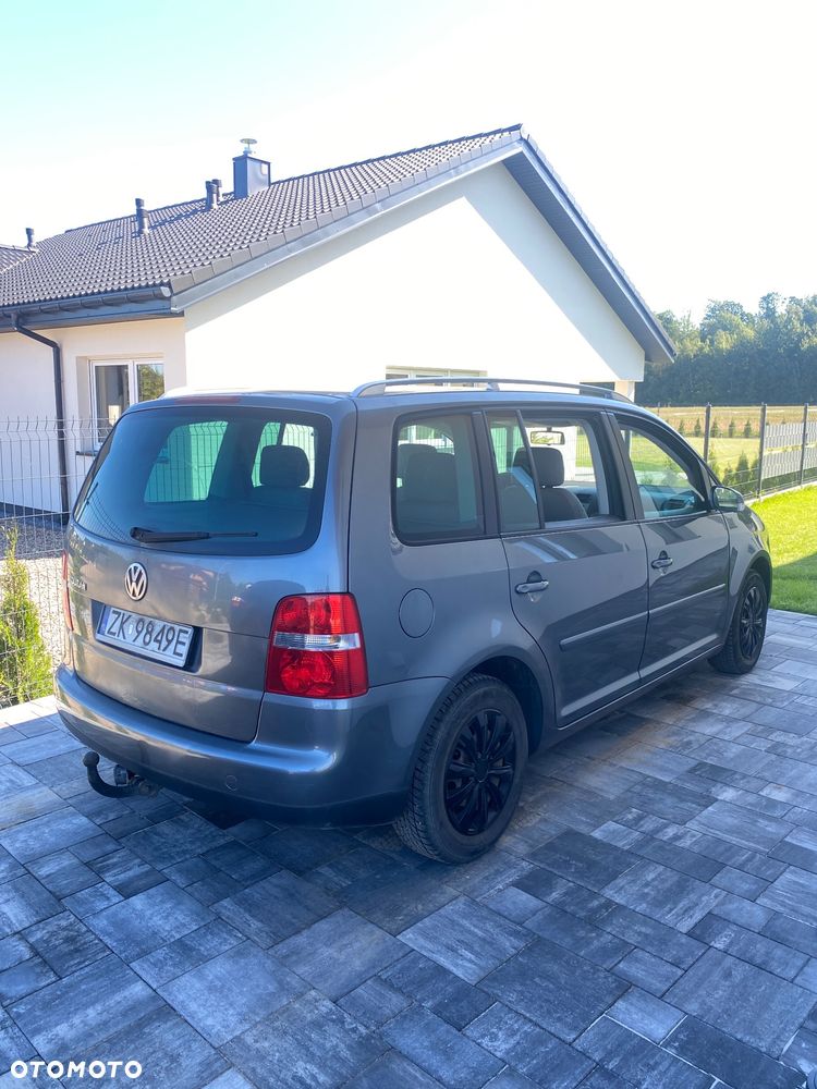 Volkswagen Touran 1.6 FSI - 1