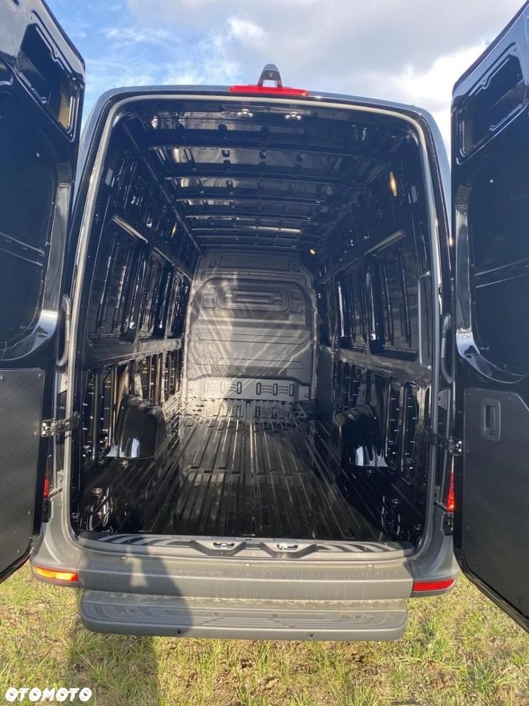 Mercedes-Benz Sprinter - 12