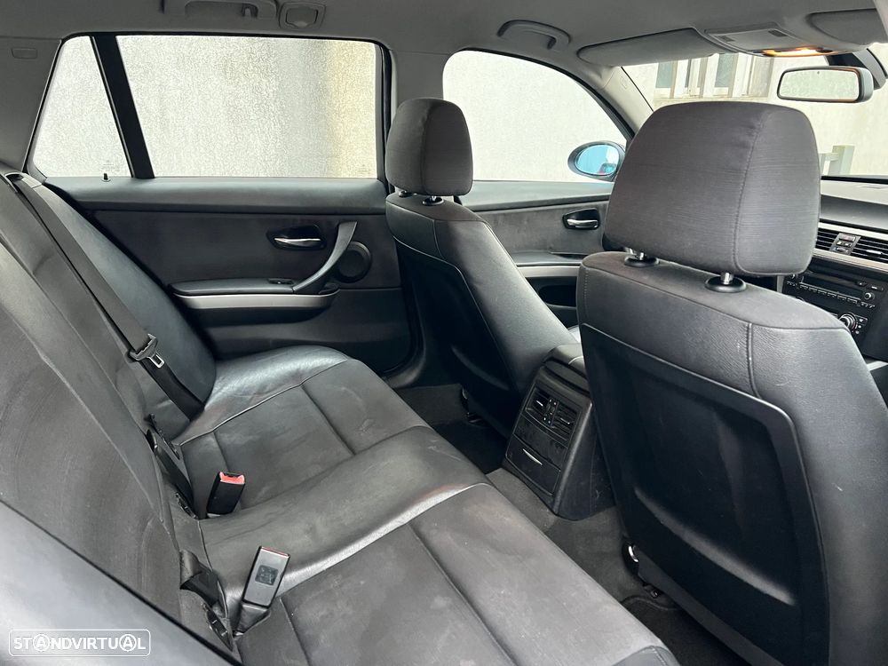 BMW 320 d Touring - 16