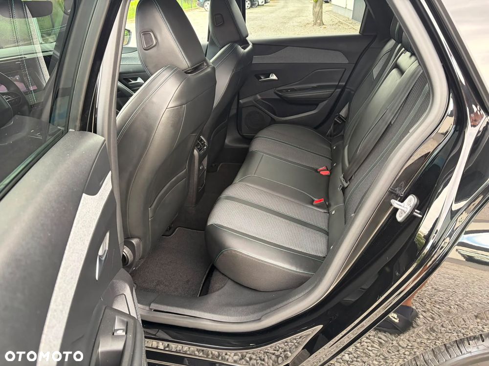 Peugeot 308 1.6 Hybrid PHEV Allure Pack EAT8 - 31